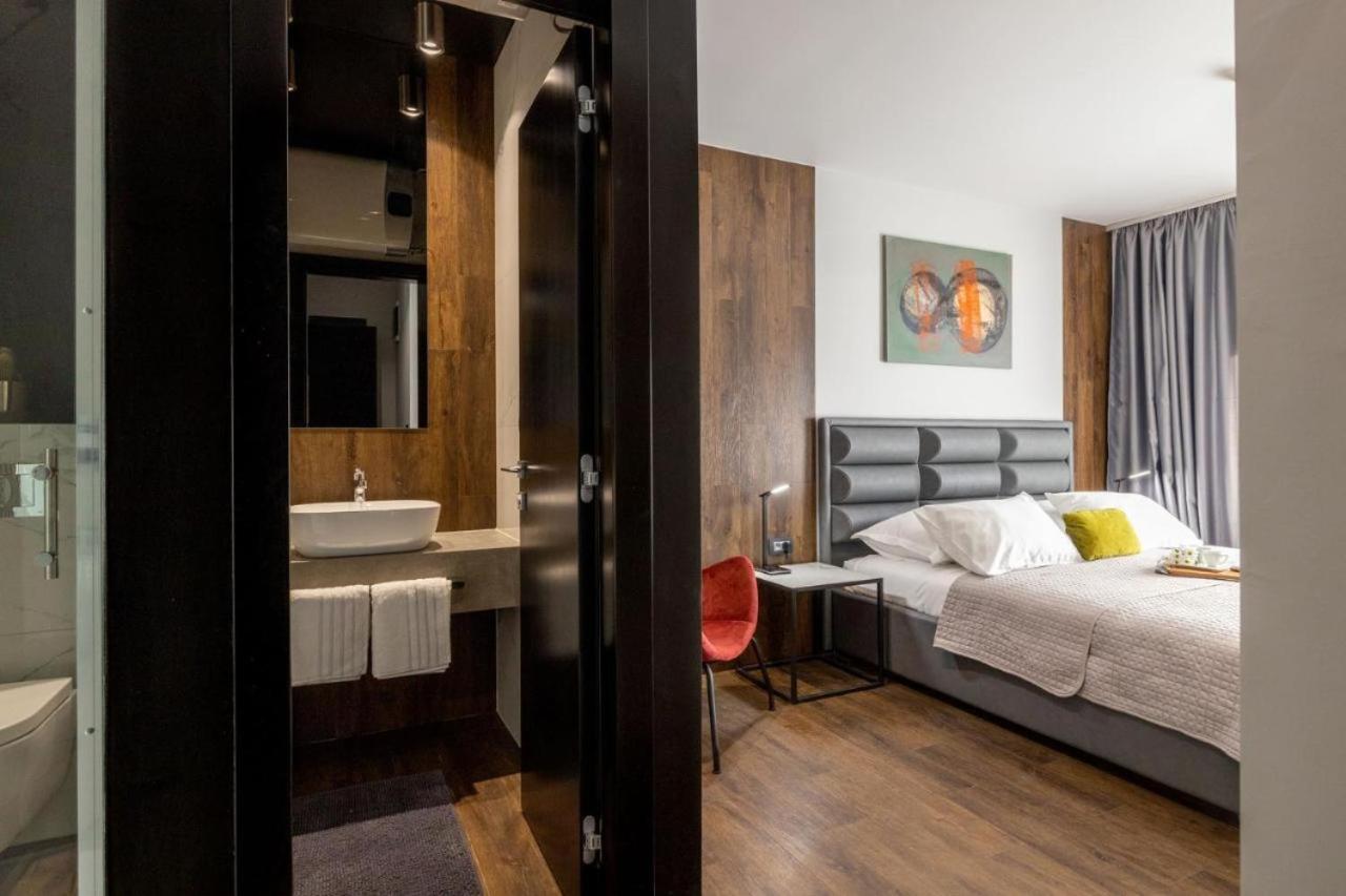 Roof 69 Rooms สปลิท ภายนอก รูปภาพ