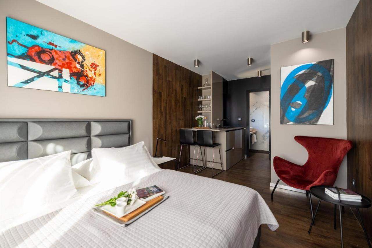 Roof 69 Rooms สปลิท ภายนอก รูปภาพ