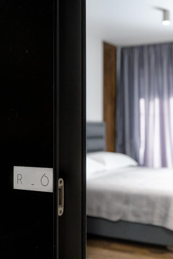 Roof 69 Rooms สปลิท ภายนอก รูปภาพ